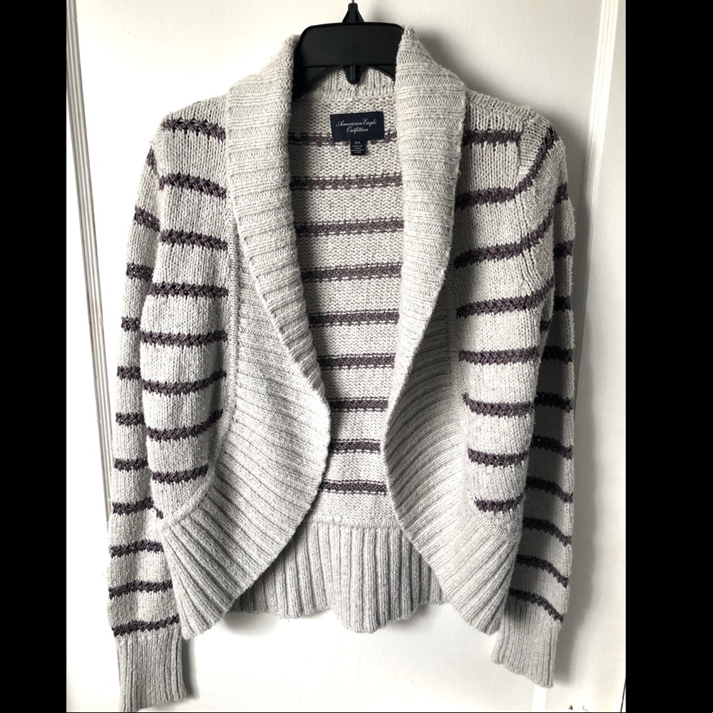 American Eagle size M open front knit sweater
